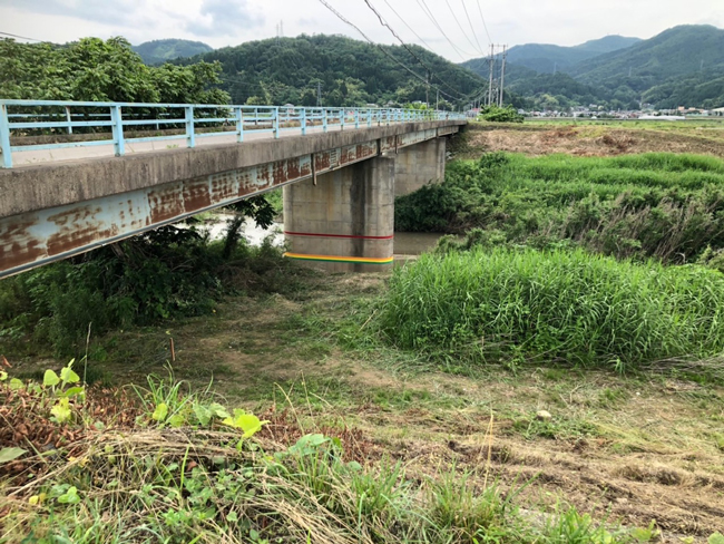 氾濫水位ライン塗装工事