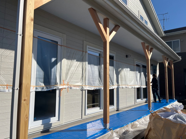 デッキ部柱塗装及び擁壁高圧洗浄作業