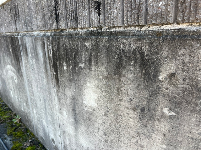 デッキ部柱塗装及び擁壁高圧洗浄作業