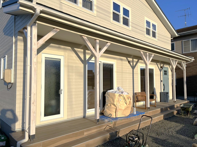 デッキ部柱塗装及び擁壁高圧洗浄作業